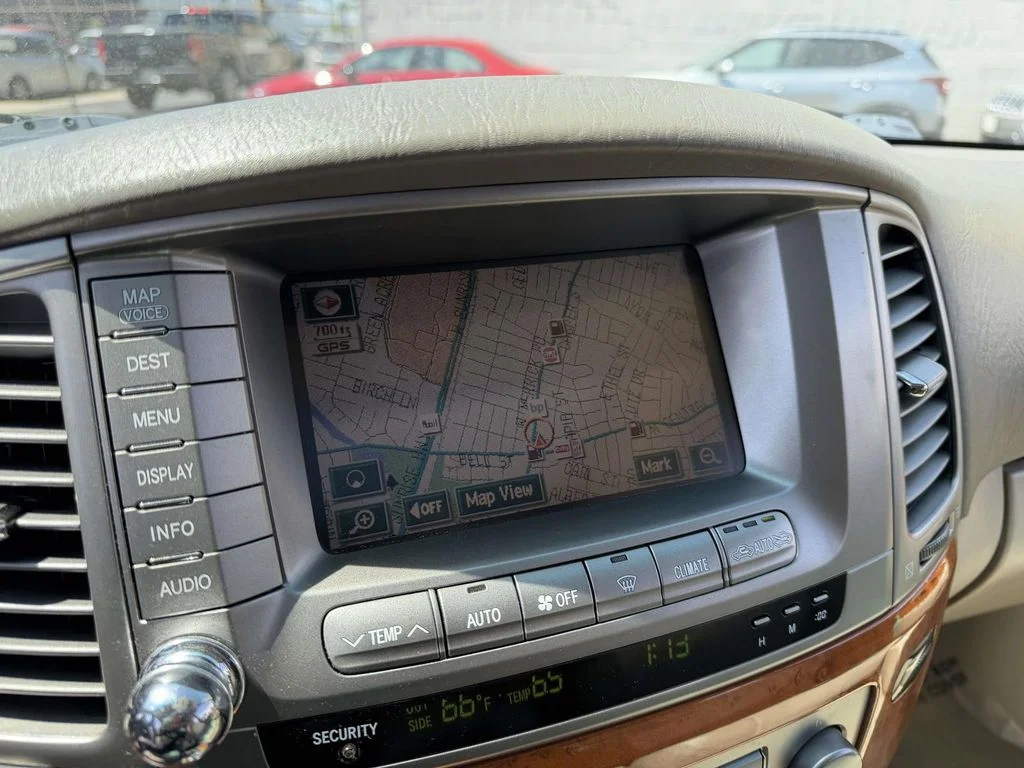Used 2004 White Lexus 470 image 34