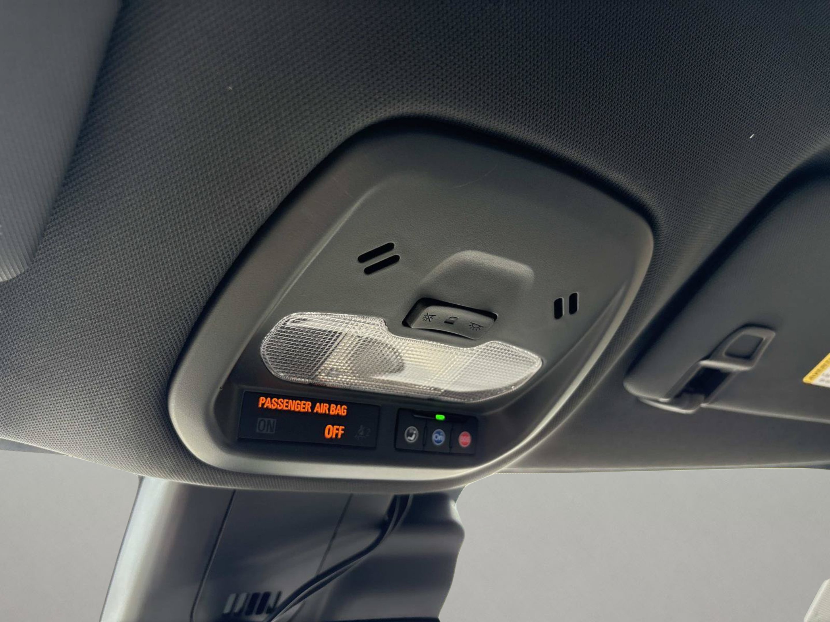 Used 2025 Summit White Chevrolet 1RS image 34