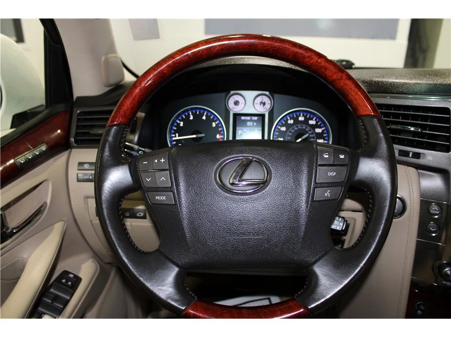 2011 Lexus LX 570 - Photo 31