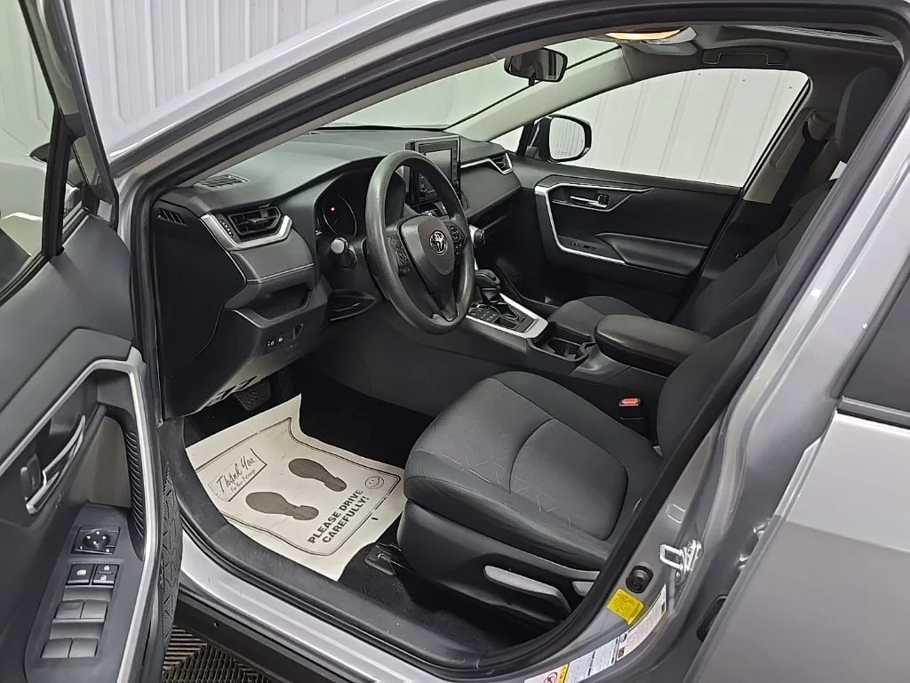 Used 2019 Silver Toyota XLE image 29