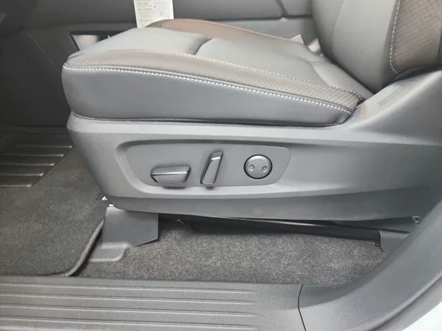 New 2026 White Nissan SL image 20