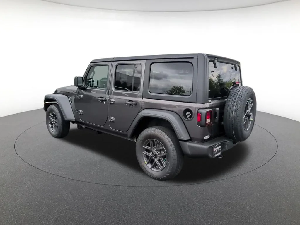 New 2026 Granite Crystal Metallic Clearcoat Jeep Sport S image 10