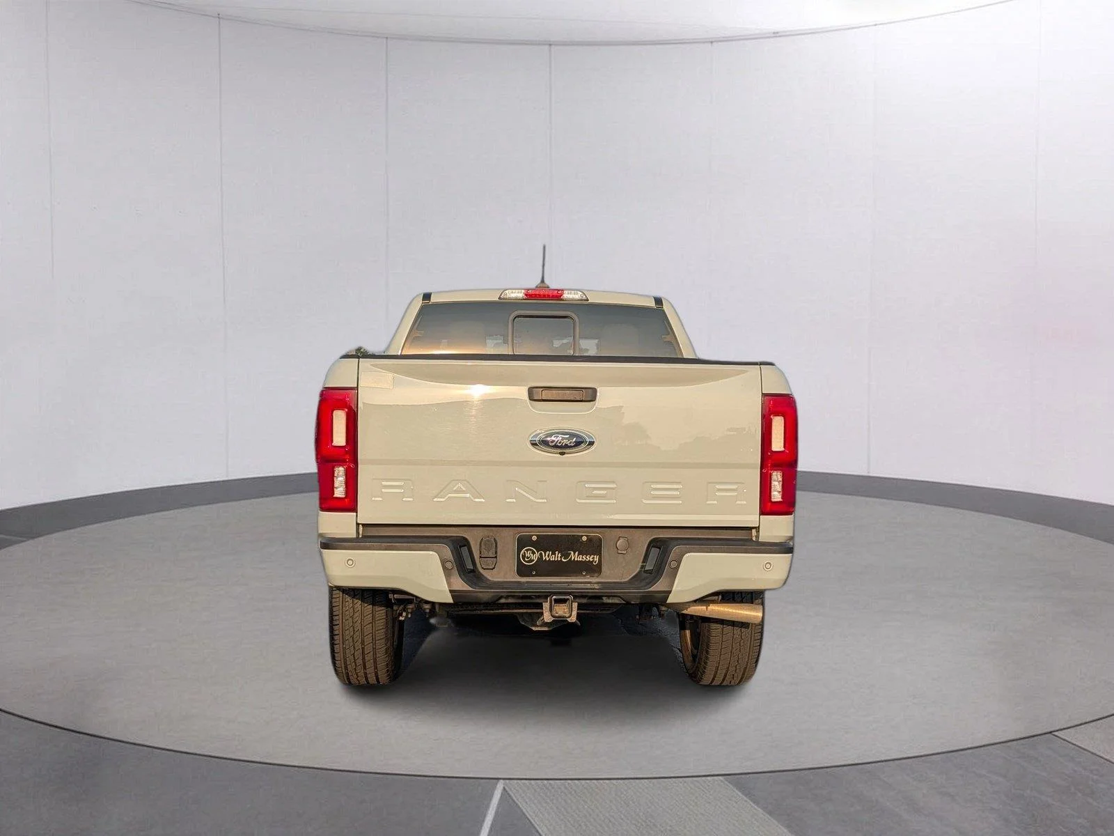 Used 2022 Cactus Gray Ford LARIAT image 5