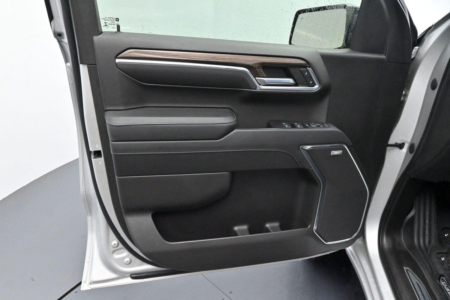 Used 2022 Silver Ice Metallic Chevrolet RST image 9