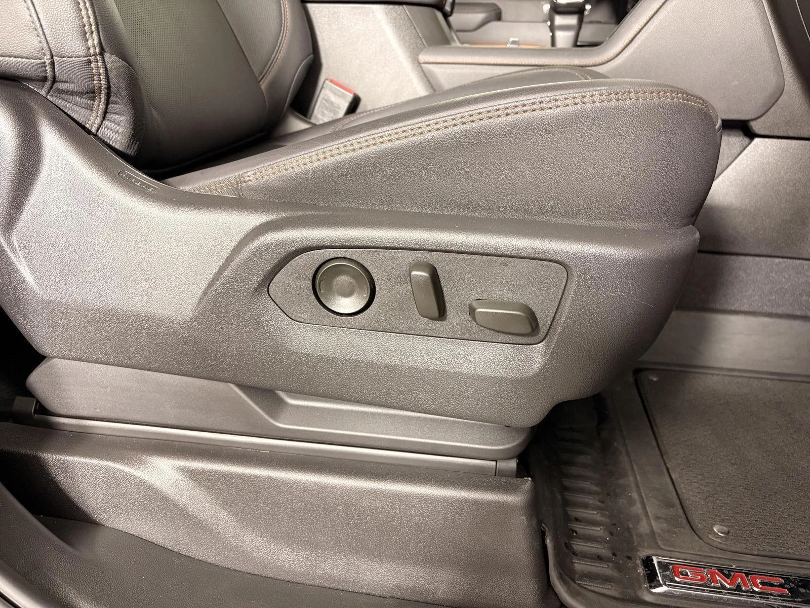 Used 2026 Onyx Black GMC AT4 image 25