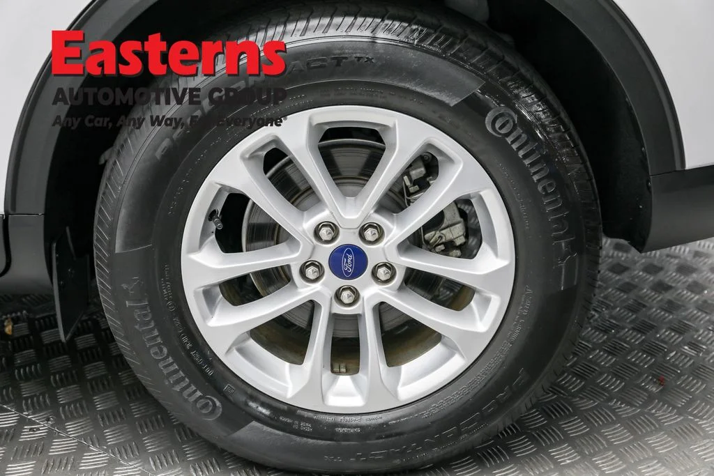 Used 2022 White Ford SE image 8