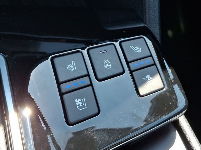 Used 2024 White Kia X-Pro Prestige image 26