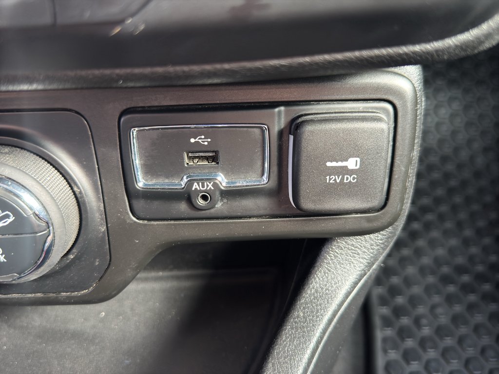 Used 2018 Glacier Metallic Jeep Trailhawk image 34