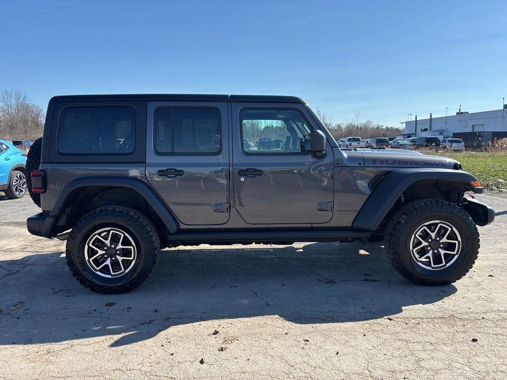 Used 2025  Jeep Rubicon image 8