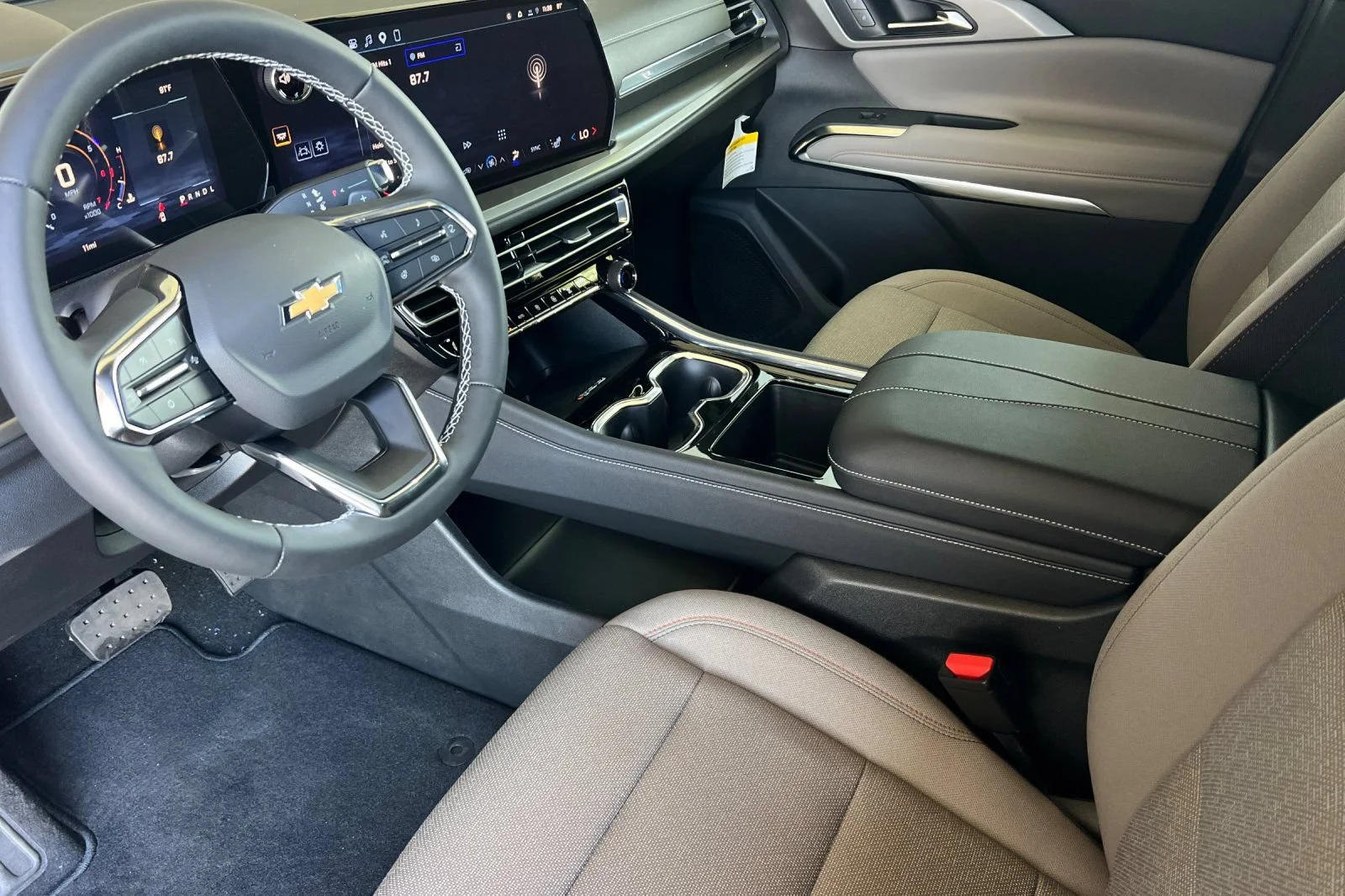 New 2027 Mosaic Black Metallic Chevrolet LT image 10