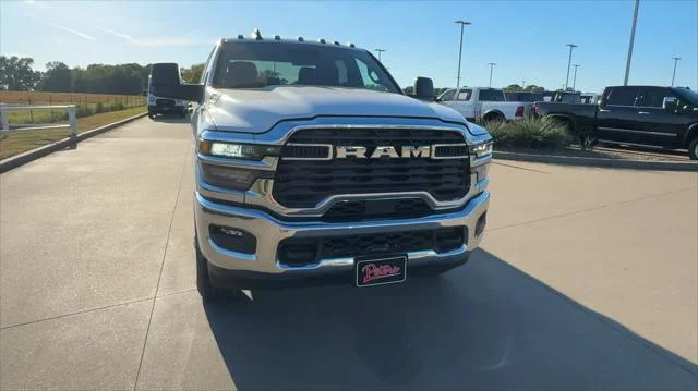 New 2026 Bright White Clear-Coat Exterior Paint RAM Tradesman image 3
