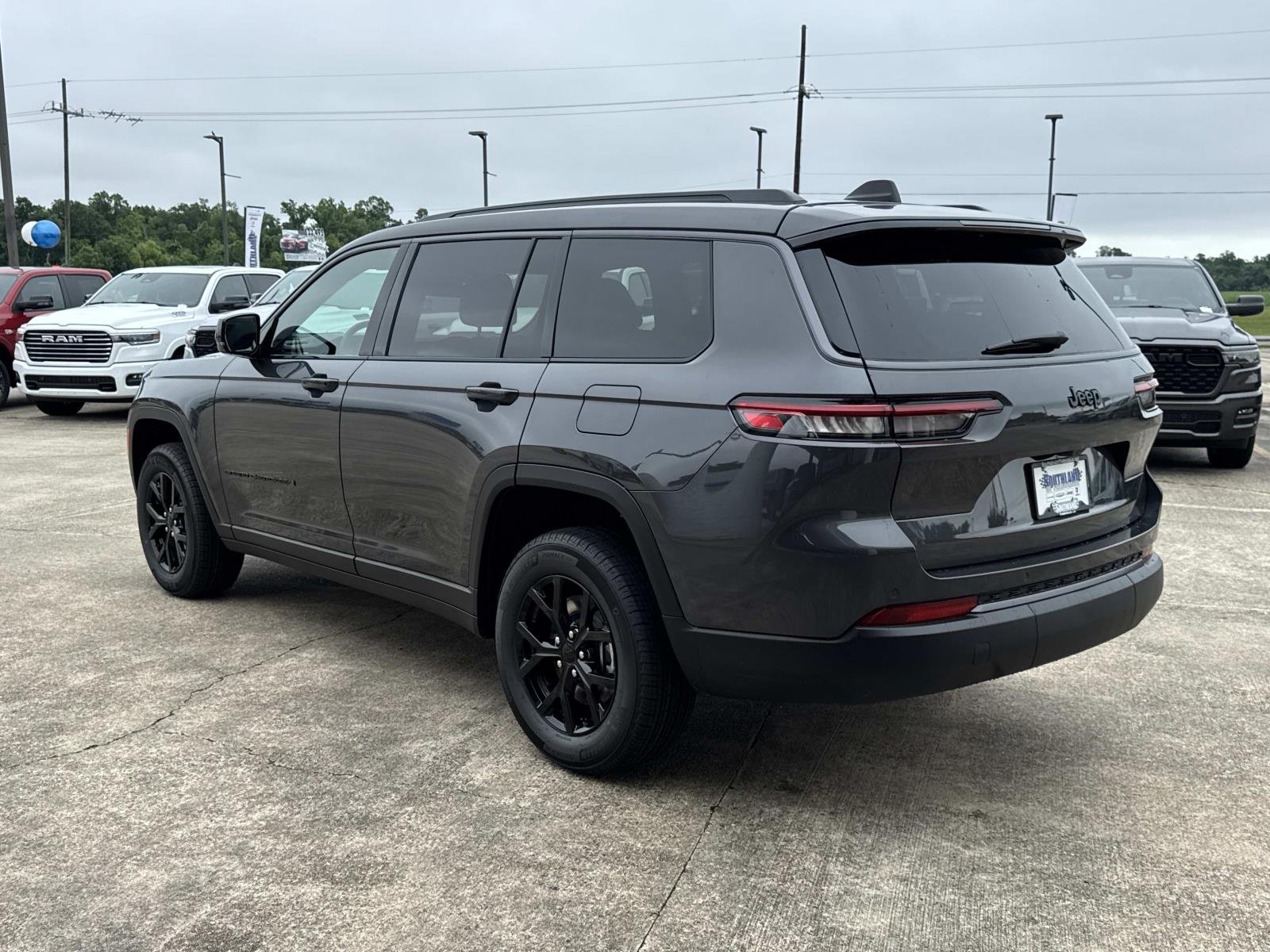 New 2026 Baltic Gray Metallic Clear-Coat Exterior Paint Jeep Laredo Altitude image 4