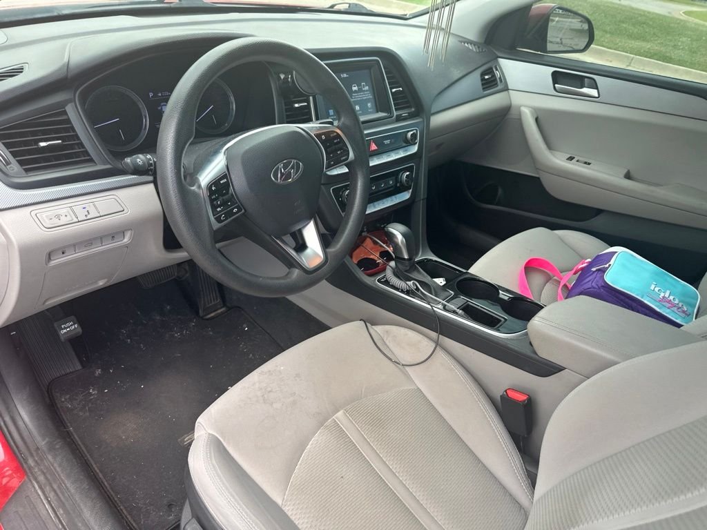 Used 2019 Red Hyundai SE image 8
