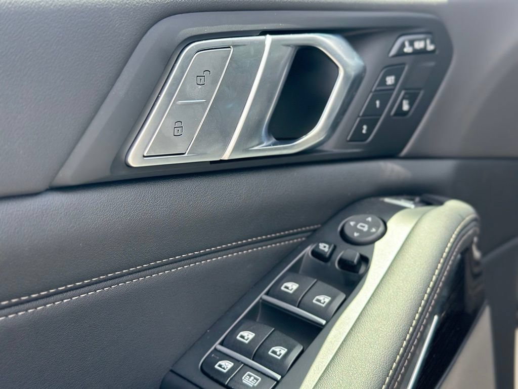 New 2026 Mineral White Metallic BMW xDrive40i image 19