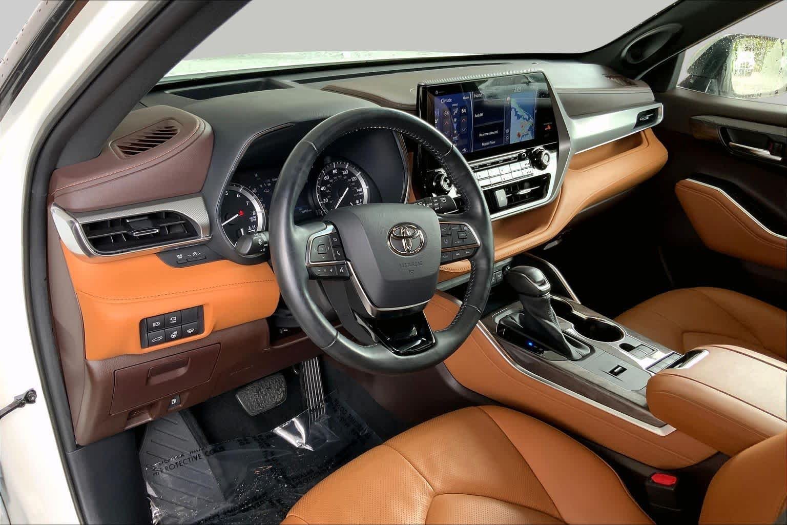 Used 2021 Blizzard Pearl Toyota Platinum image 18