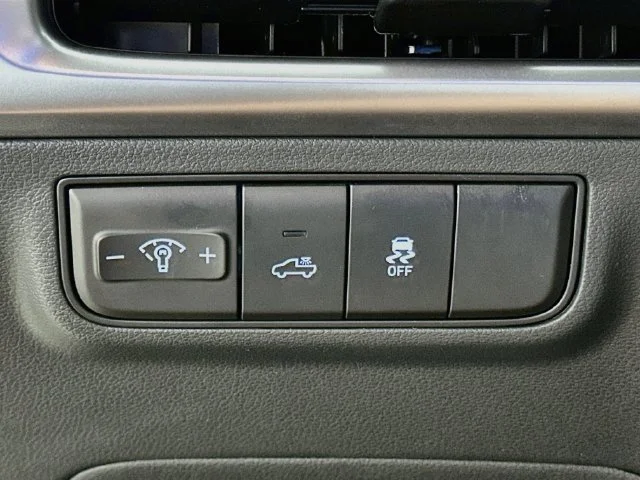 New 2027 Black Hyundai SE image 20