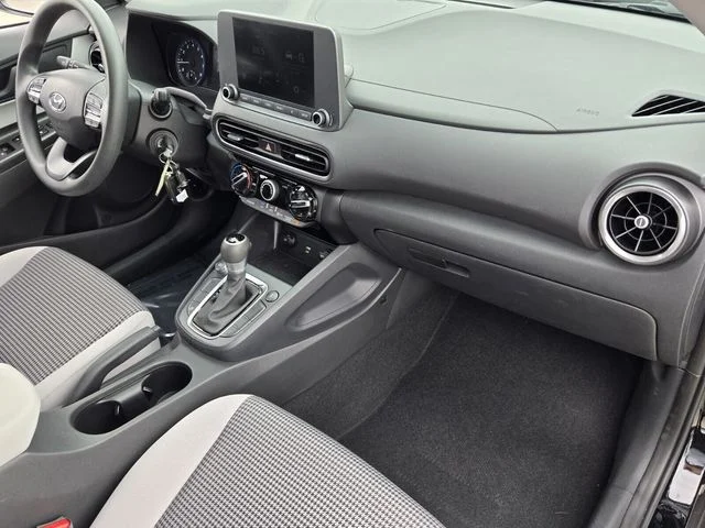 2023 Hyundai Kona SE - Photo 18