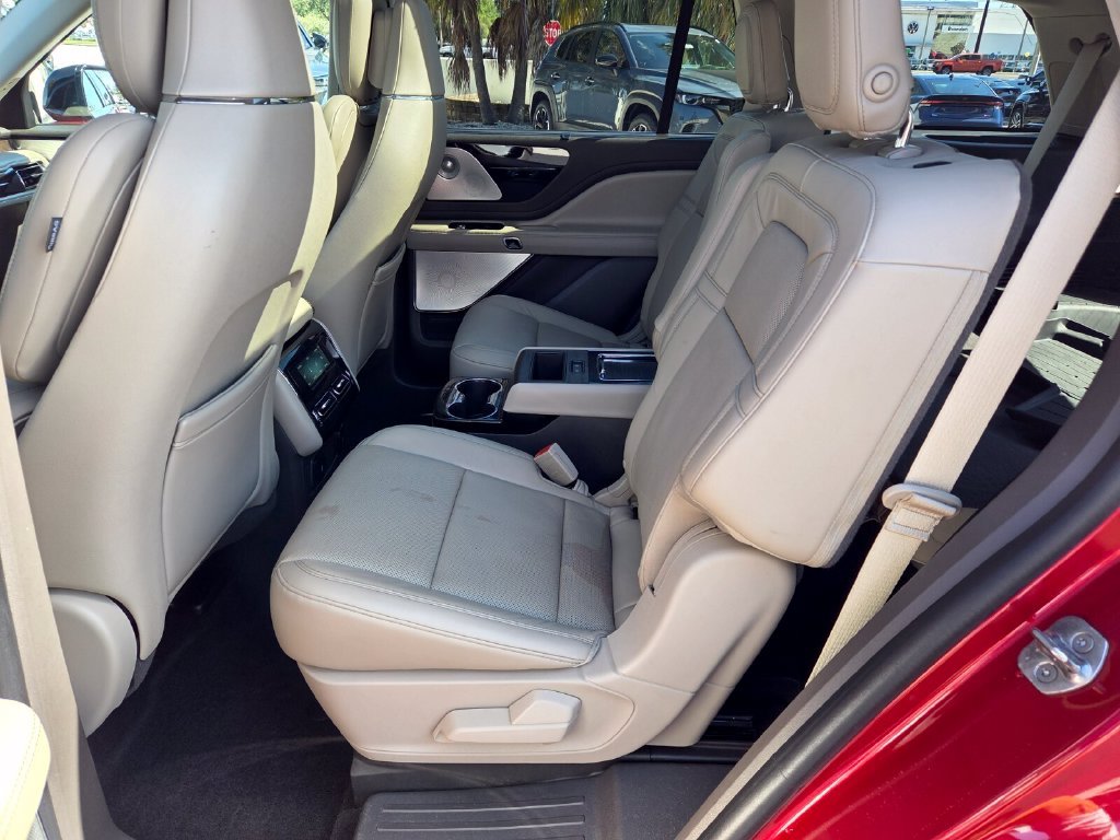 Used 2020 Red Lincoln Reserve image 6