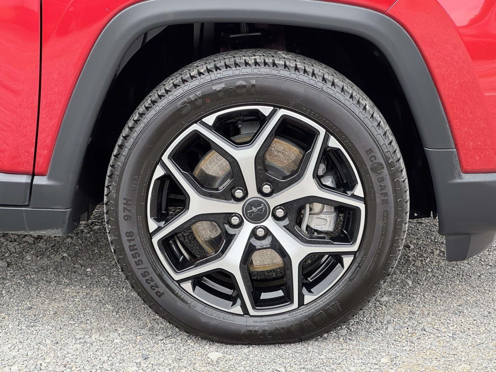 Used 2025 Red Hot Pearlcoat Jeep Limited image 26