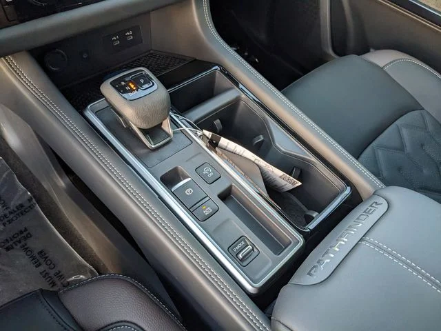 New 2026 Everest White Pearl TriCoat Nissan Platinum image 24