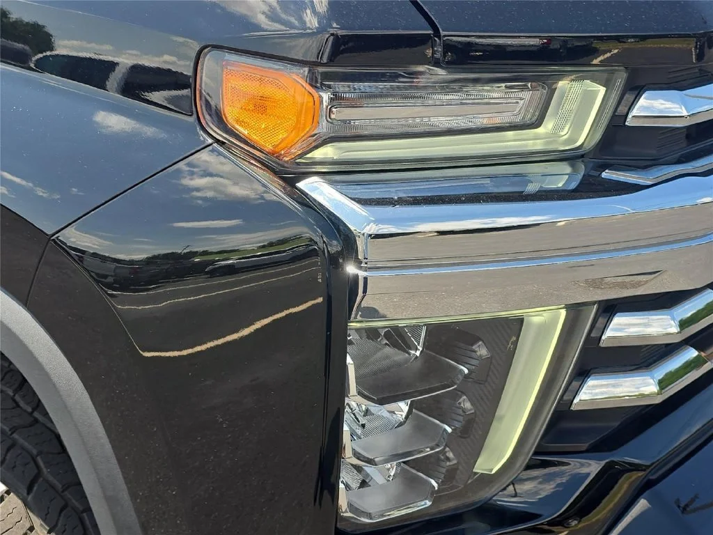 Used 2022 Black Chevrolet High Country image 4