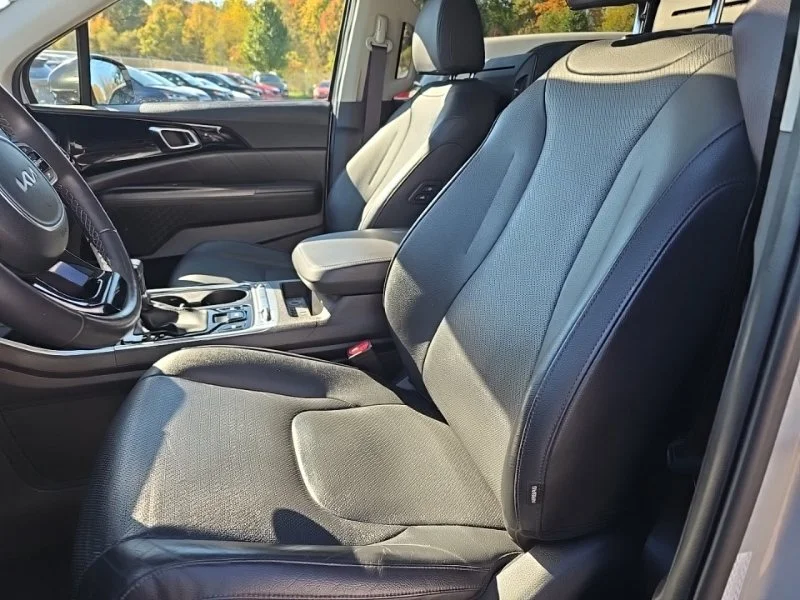 Used 2025 White Kia SX Prestige image 11