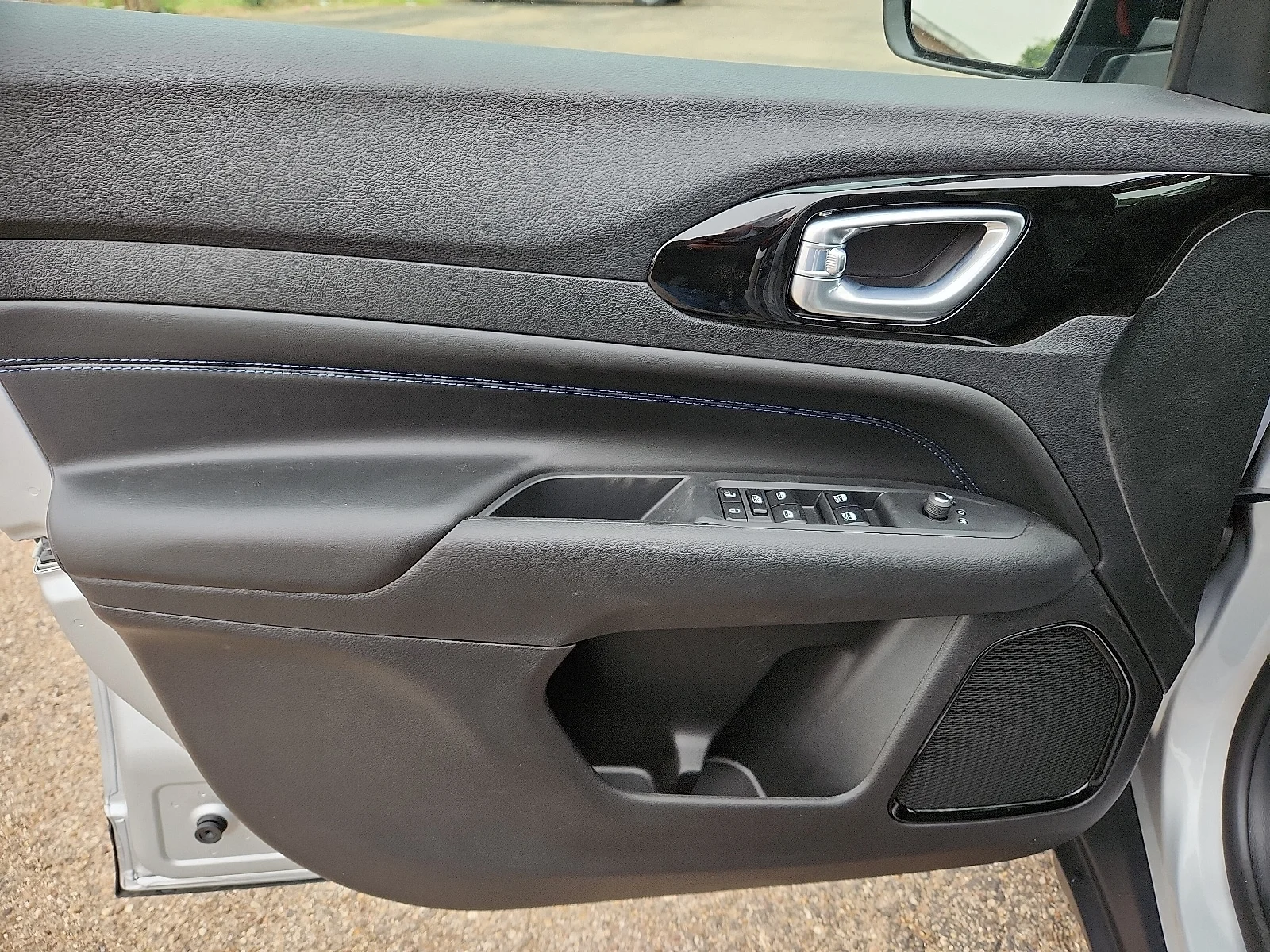 New 2026 Silver Jeep LATITUDE ALTITUDE 4X4 image 12