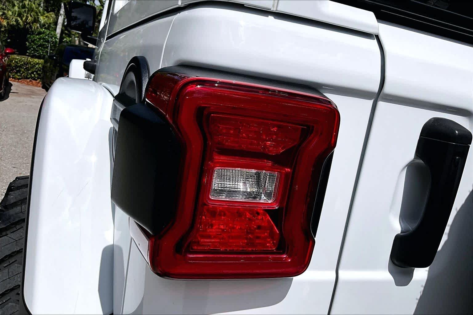 Used 2020 Bright White Clearcoat Jeep Rubicon image 27