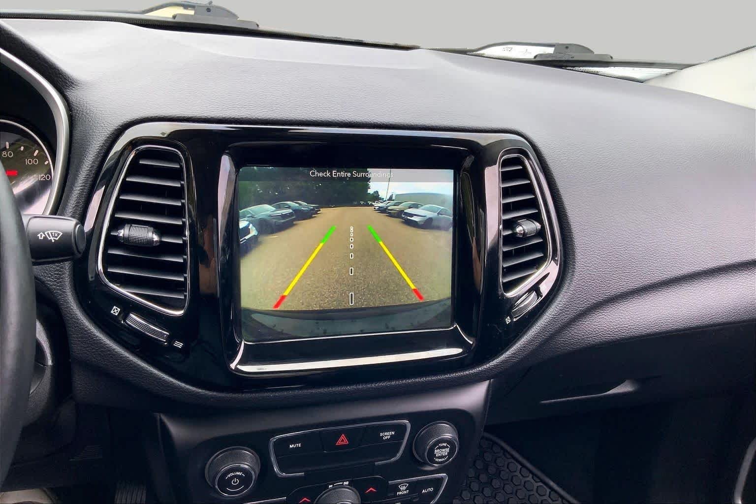 Used 2018 Diamond Black Crystal Pearlcoat Jeep Altitude image 29