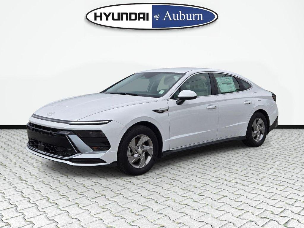 New 2026 White Hyundai SE image 12