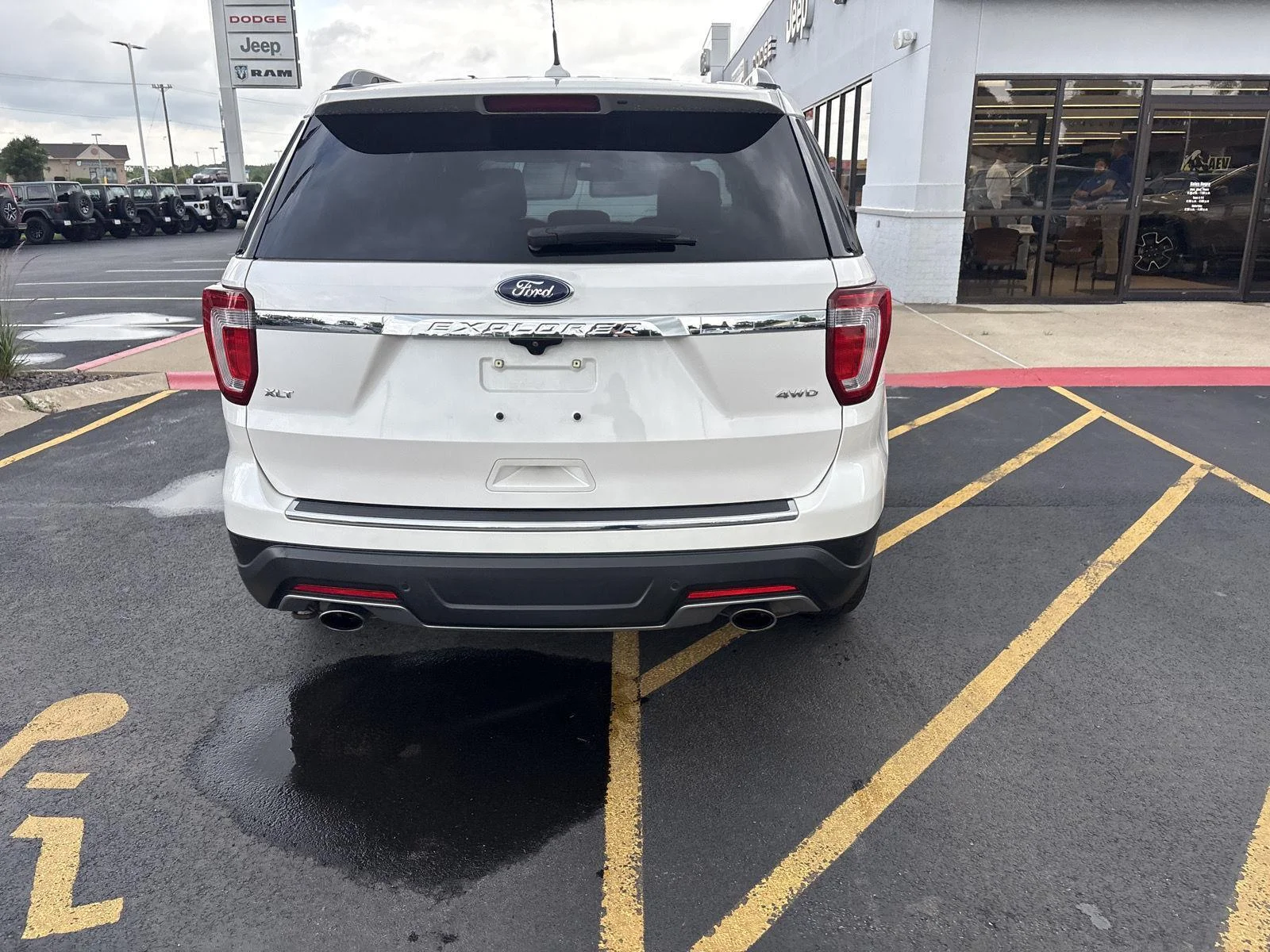 Used 2018 White Platinum Metallic Tri-Coat Ford XLT image 6