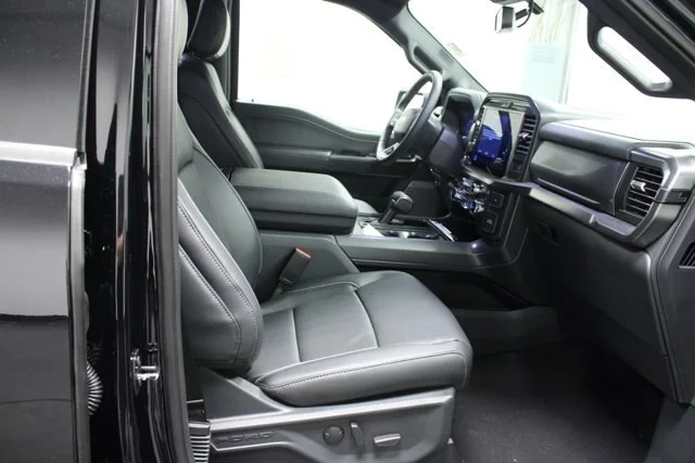 New 2026 Agate Black Metallic Ford Lariat® image 32