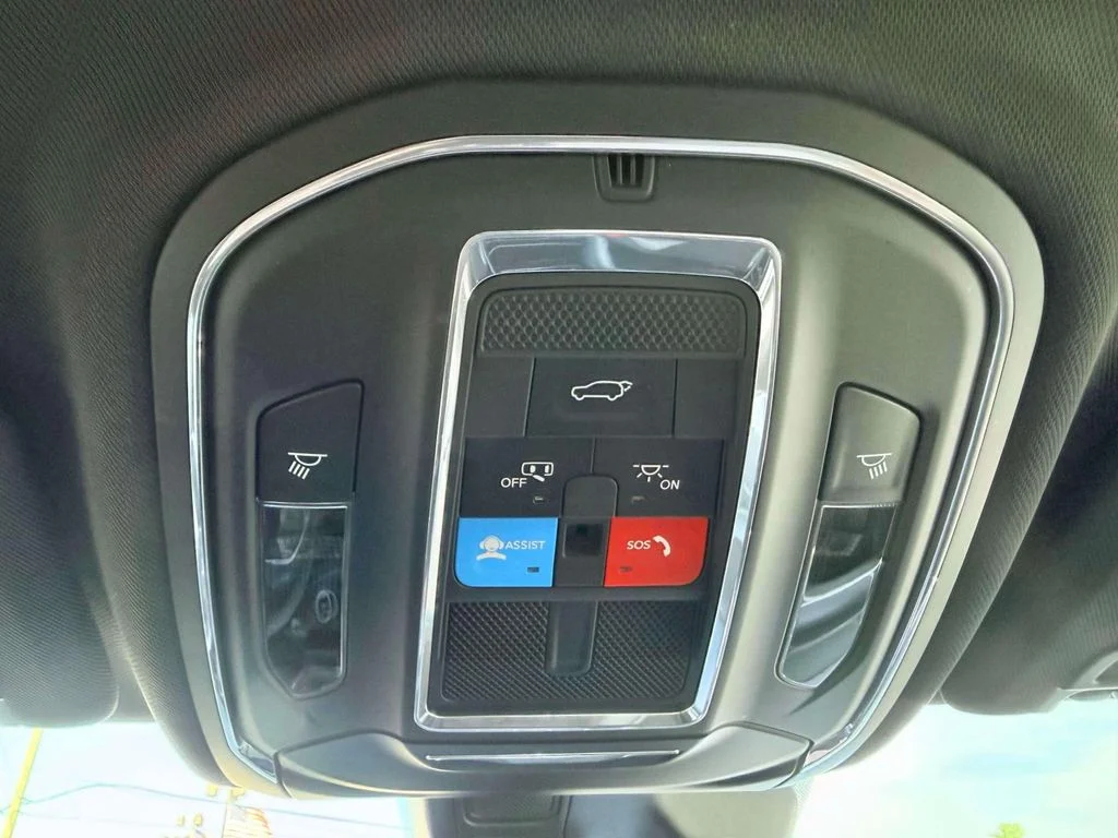 Used 2024 Silver Jeep Altitude image 25