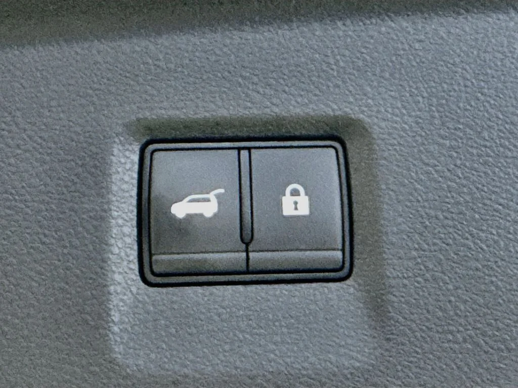 Certified Used 2024 Silver INFINITI LUXE image 36
