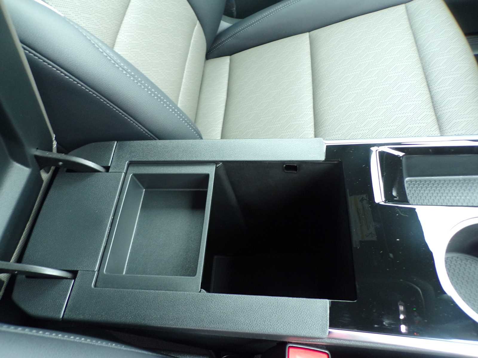 2027 Chevrolet Equinox LT - Photo 18