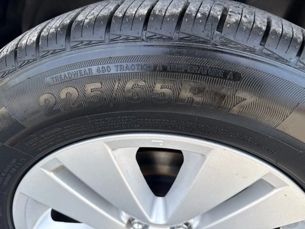 Used 2018 Silver Subaru 2.5i Premium image 33