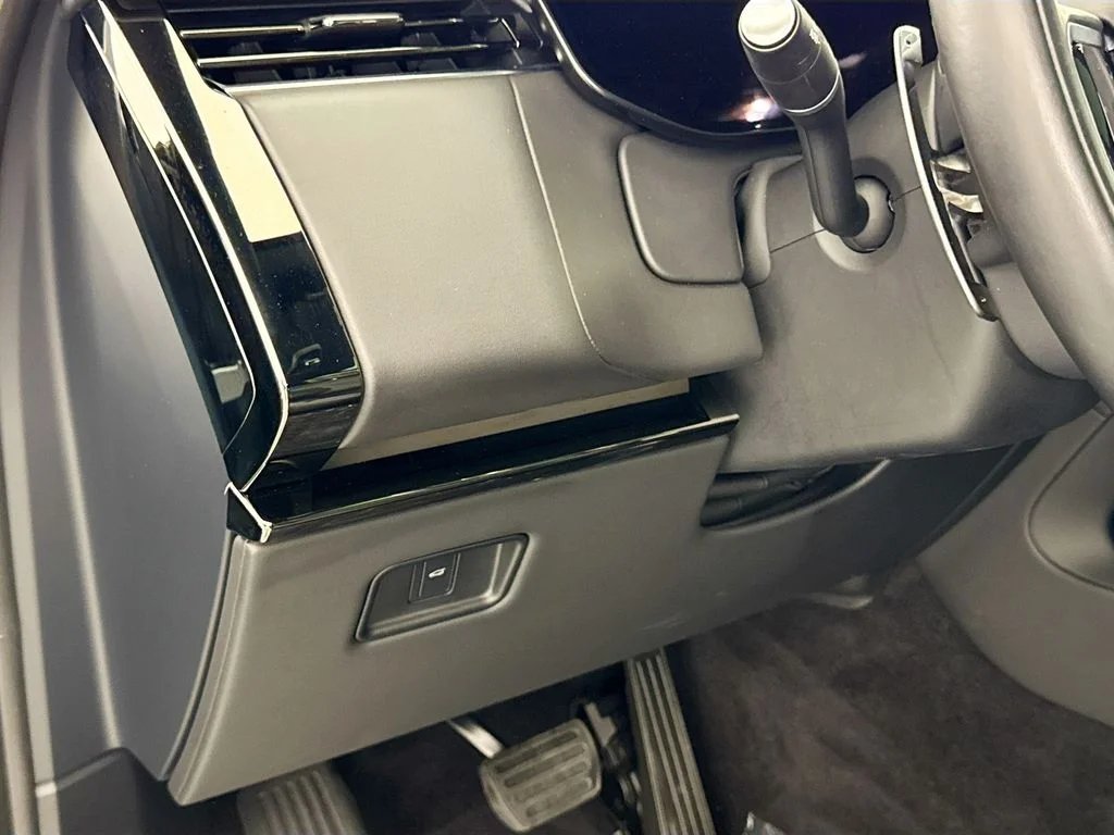 Certified Used 2024 Green Land Rover SE image 10
