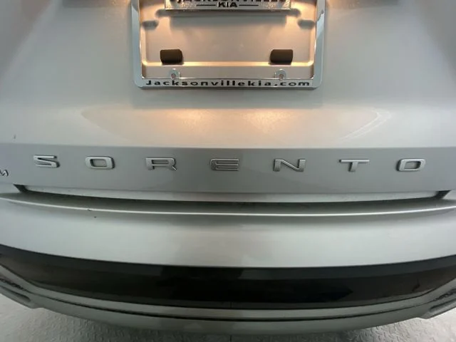 Used 2022 Silver Kia S image 27