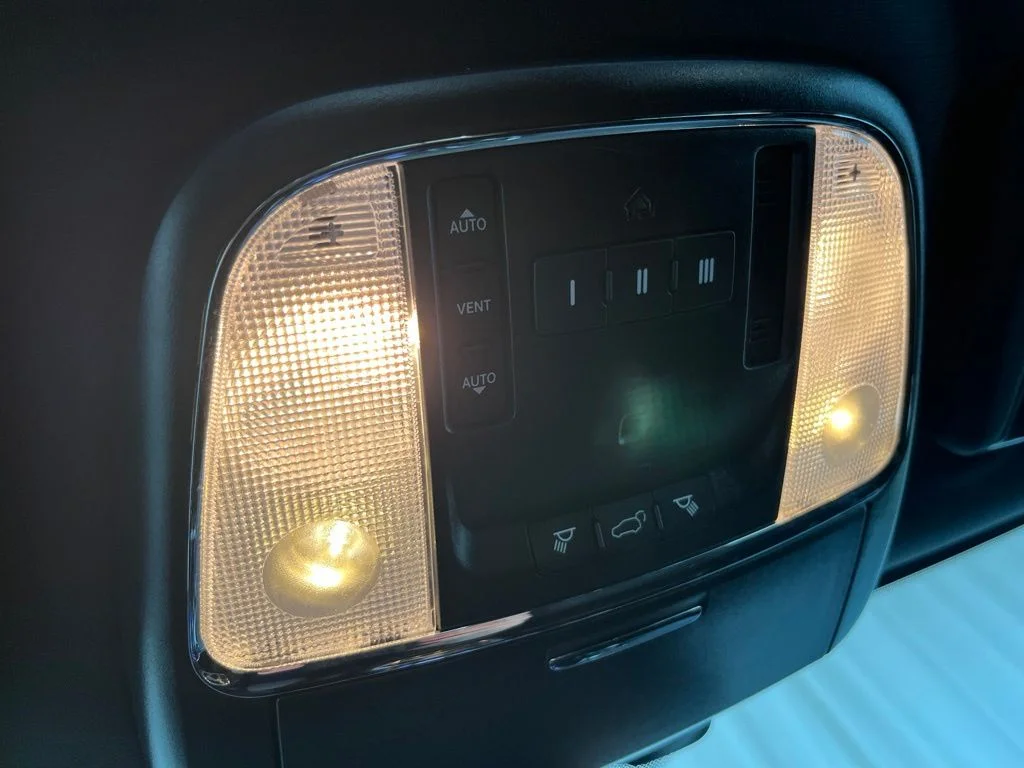 Used 2020 Blue Jeep Limited image 18
