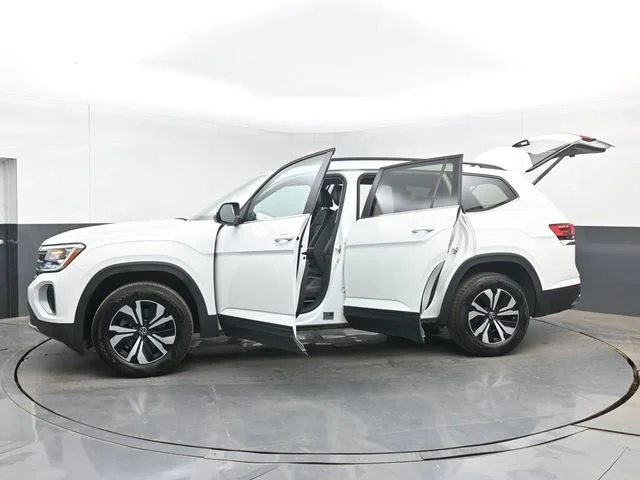 Used 2024 White Volkswagen 2.0T SE image 54