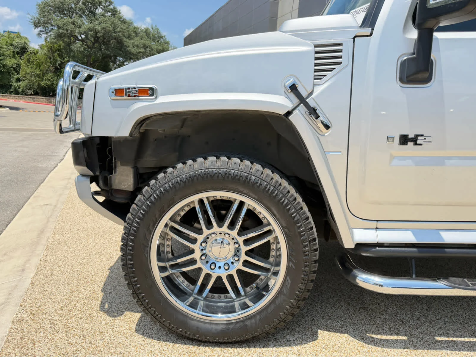 Used 2009 Silver Ice Metallic HUMMER SUV Luxury image 8