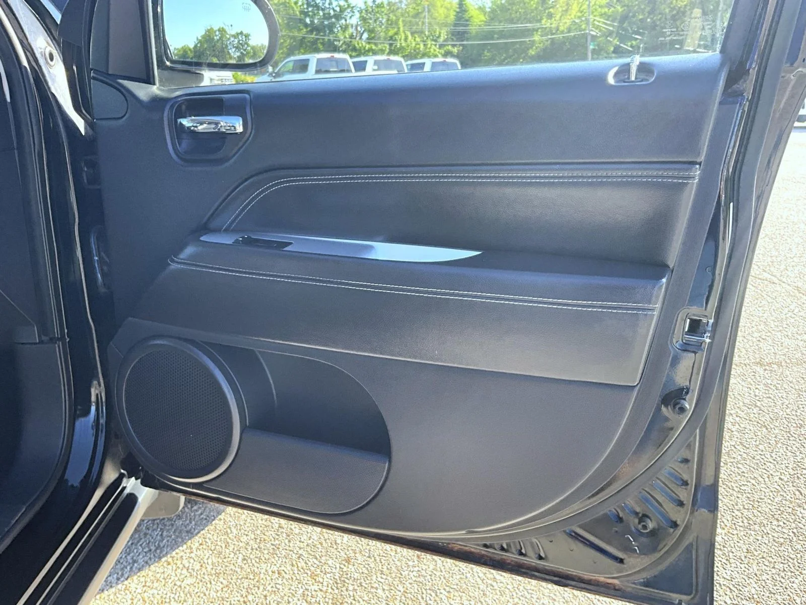 Used 2015 Black Jeep Altitude image 18