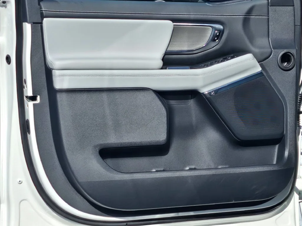 New 2027 Star White Metallic Tri-Coat Ford MAX Platinum image 39