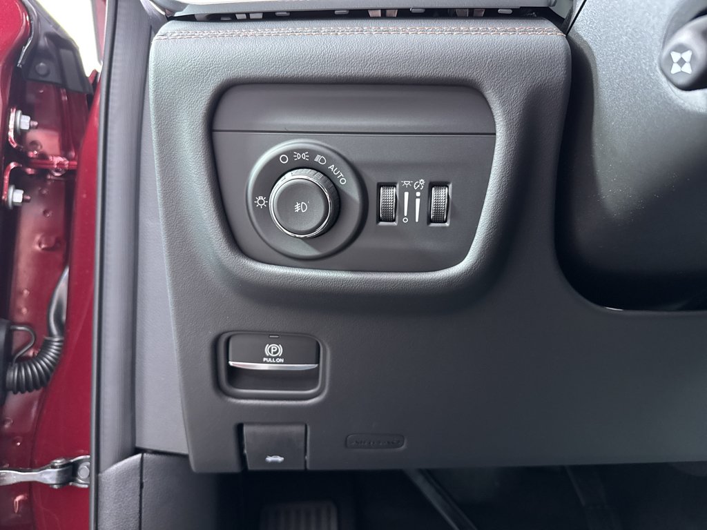 New 2026 Velvet Red Pearl-Coat Exterior Paint Jeep Summit image 32