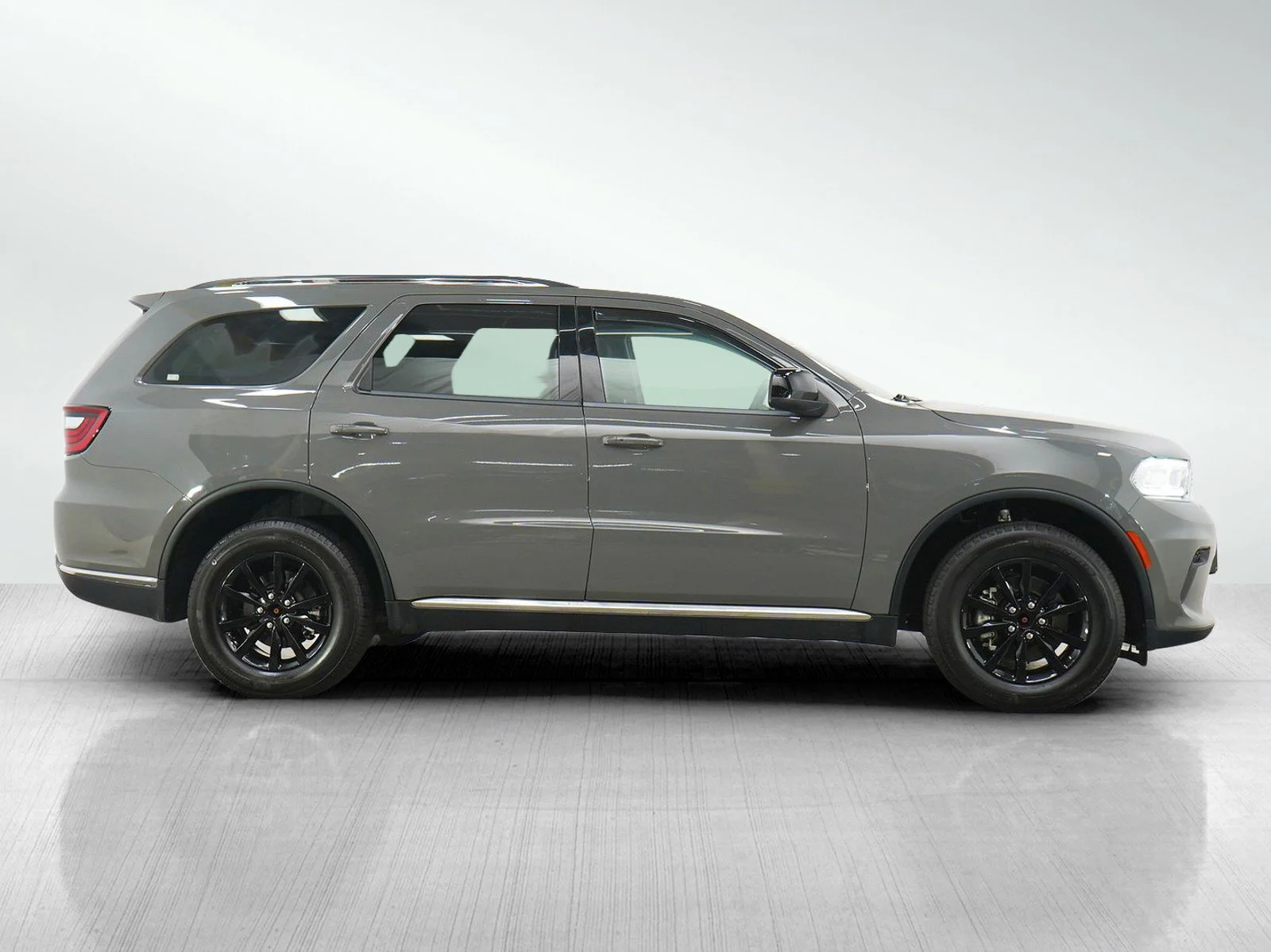 Used 2023 Destroyer Gray Clearcoat Dodge SXT image 6