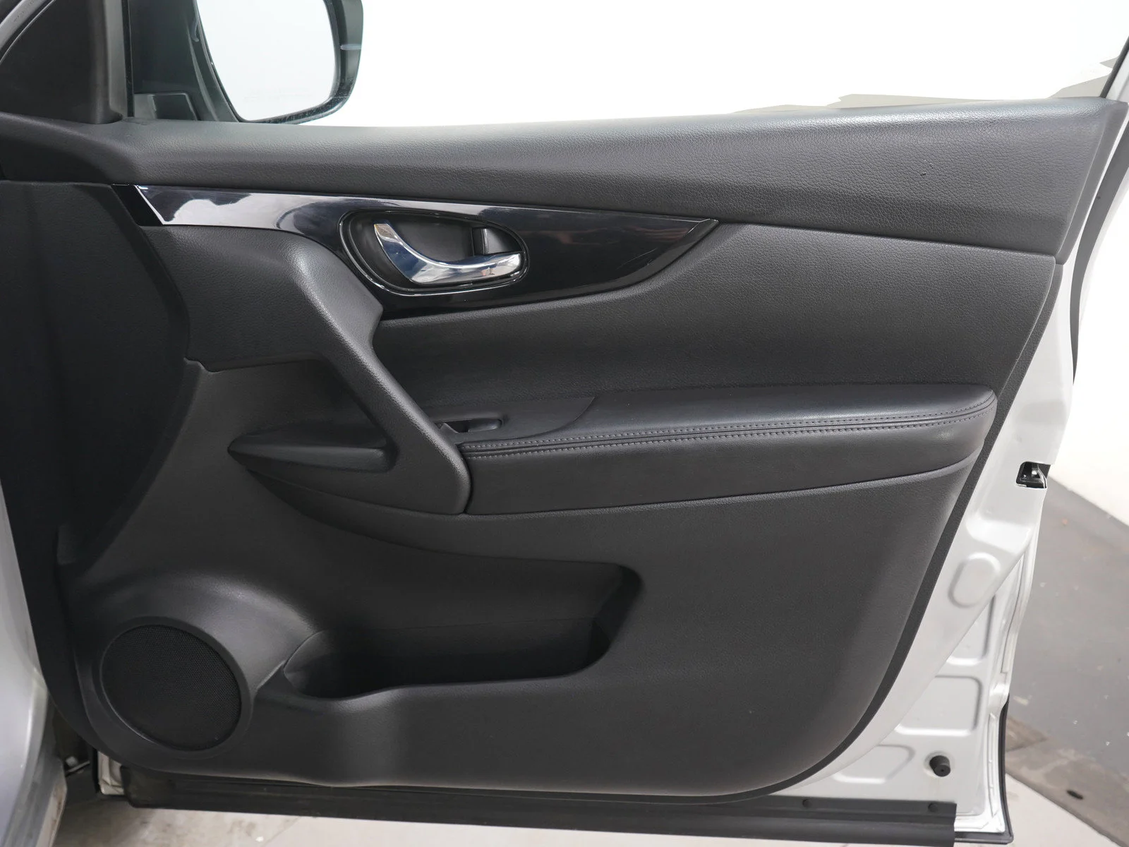 Used 2017 Brilliant Silver Nissan SV image 11