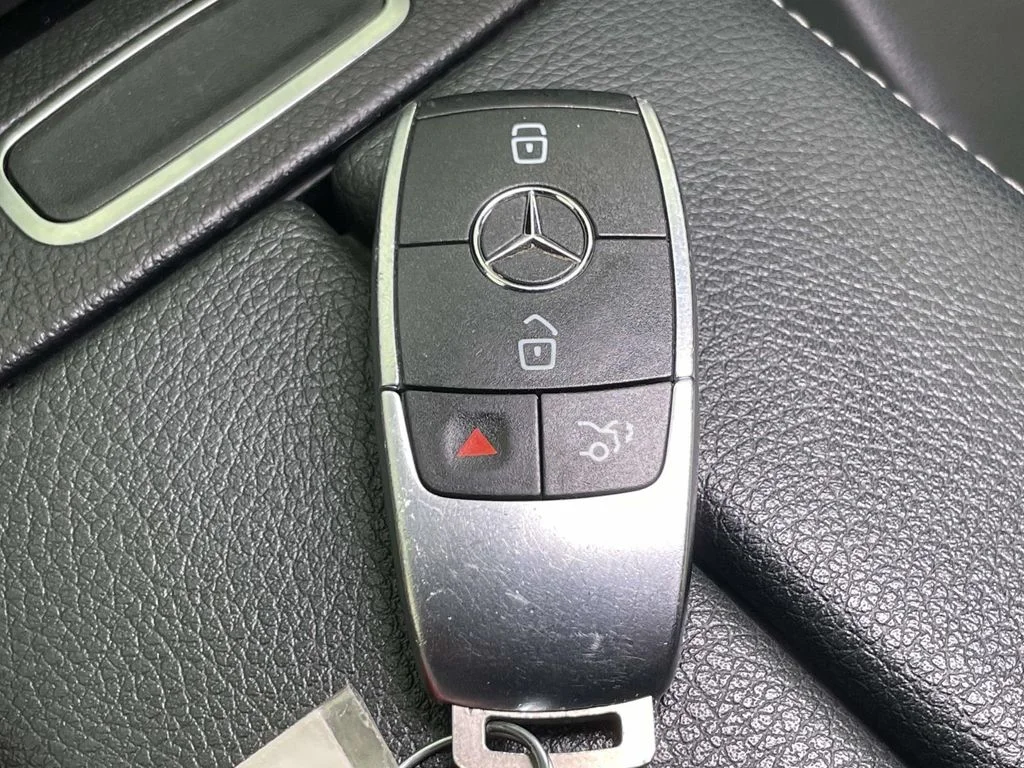 Used 2021 White Mercedes-Benz GLA 250 image 36