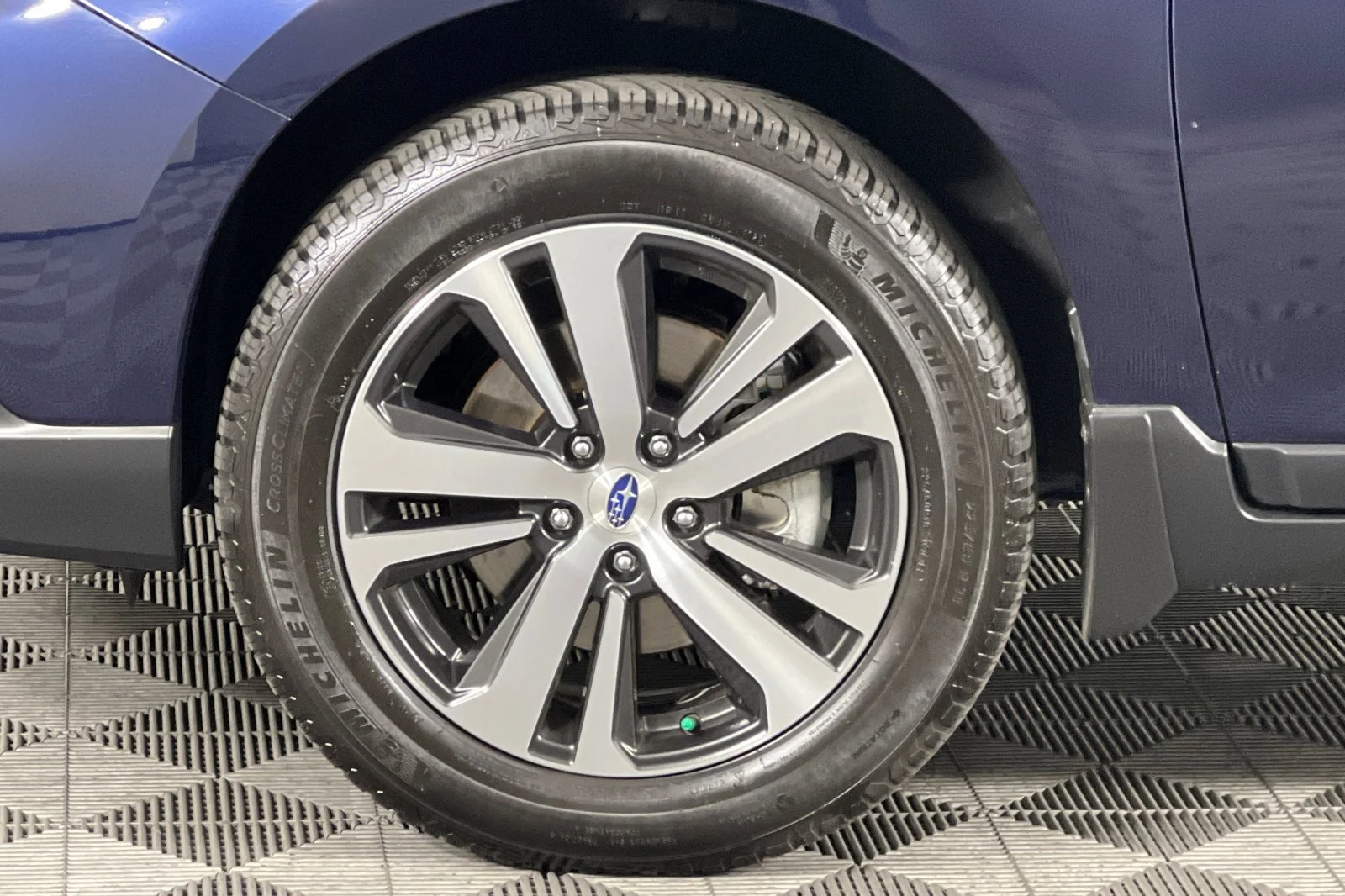 Used 2018 Dark Blue Pearl Subaru Limited image 32