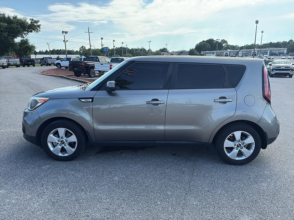 Used 2019 Titanium Gray Kia  image 3