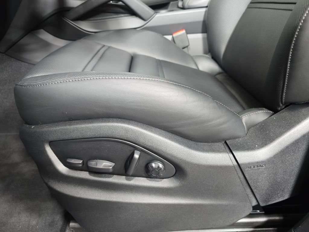 Certified Used 2026  Porsche Turbo image 23